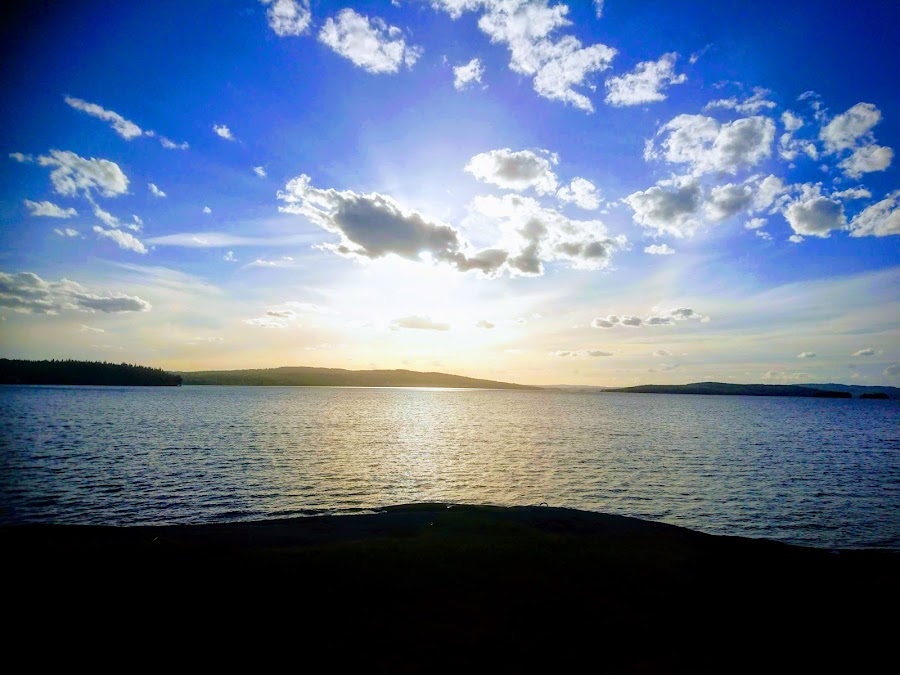 Hällarna badplats