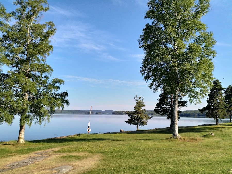 Hällarna badplats